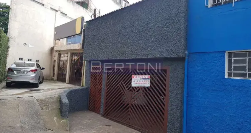 Vende-se Sobrado com 04 Dormitórios, Garagem para 03 Carros com Portão Automático em Taboão São Bernardo do Campo