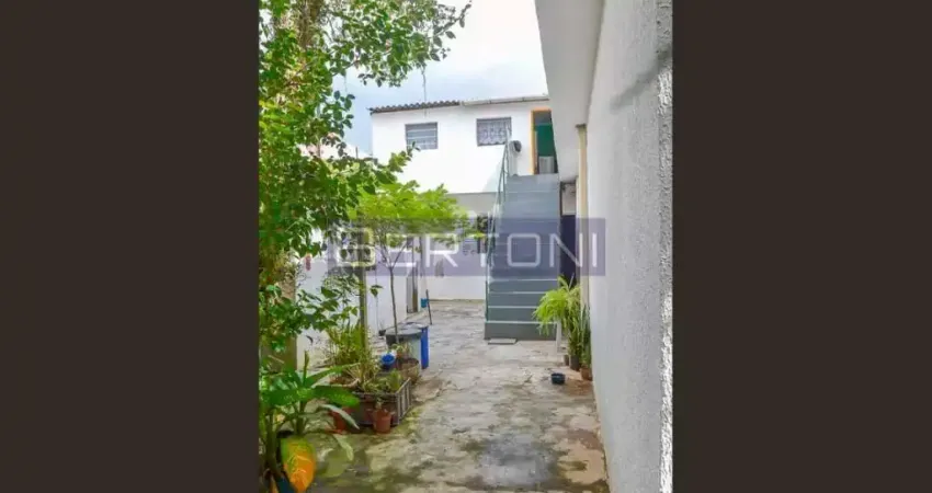 Vende-se 2 Casas construídas em terreno de 300 m2 com 7 Vagas de Garagem em Bairro Suisso  São Bernardo do Campo