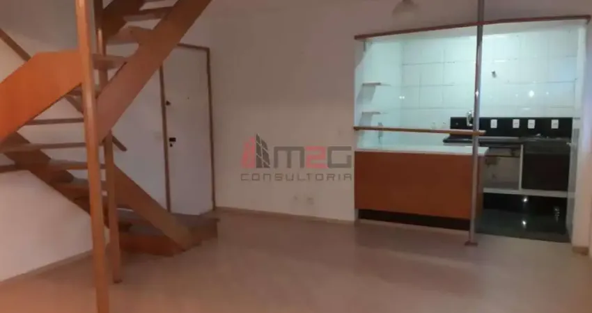 Vende-se apartamento duplex com 1 dormitório (1 suíte) em Perdizes.