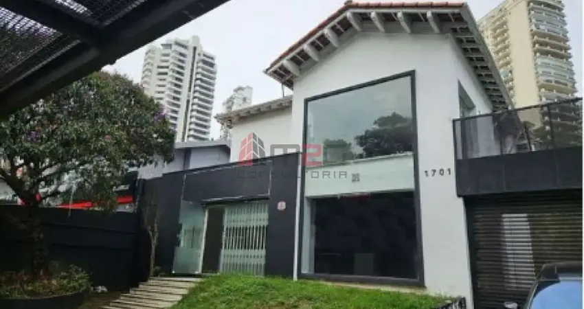 Aluga-se Casa Comercial na Av. Pacaembu, com 336 m²