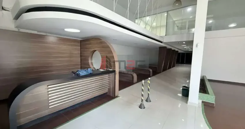 Barracão / Galpão / Depósito com 4 salas para alugar na Lapa, São Paulo