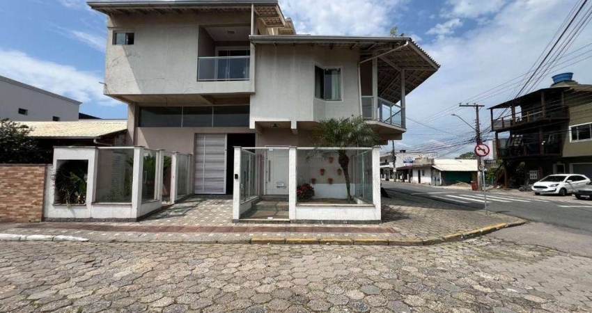 Sobrado com 3 dormitórios para alugar, 390 m² por R$ 6.600,00/mês - São João - Itajaí/SC