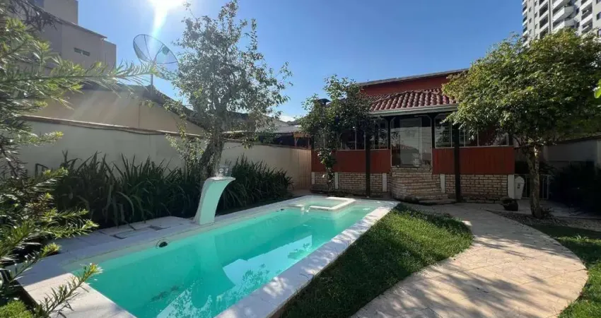Casa com 2 dormitórios para alugar, 294 m² por R$ 7.015,00/mês - Centro - Itajaí/SC