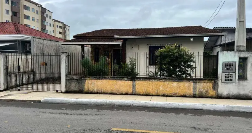 Casa com quintal amplo para locação em Cordeiros - Itajaí/SC