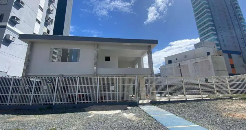 Casa comercial com 10 salas para alugar na Rua Camboriú, 66, Centro, Itajaí