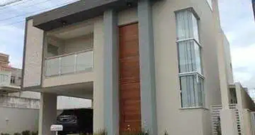 Casa à venda no condomínio Novo Leblon . Sala ampla, 3 suítes, piscina e gourmet
