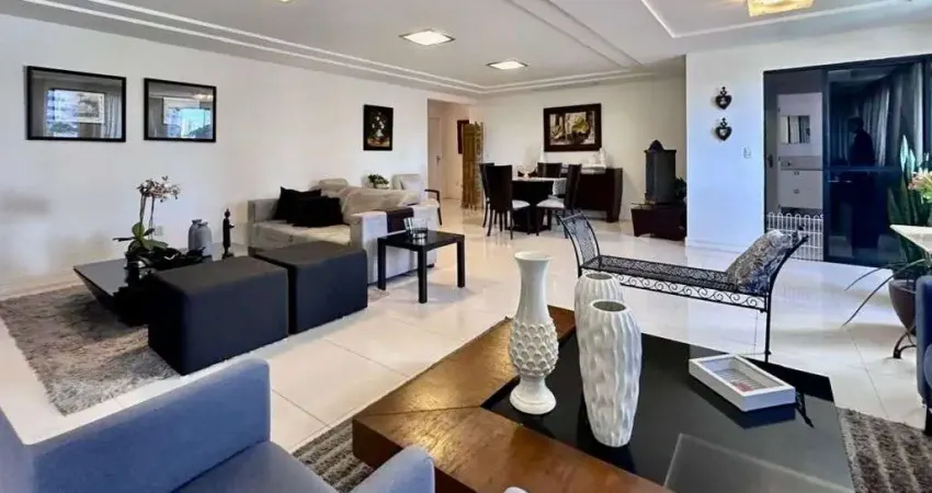 ibeda - Apartamento no Tirol Reformado com 4 Suítes à Venda – 224m²  3 vagas