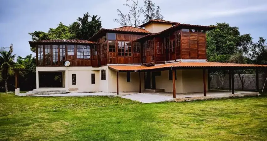 Chácara / sítio com 4 quartos à venda na Rua Três, Caxito, Maricá