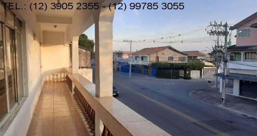Sobrado misto no Conjunto Residencial Galo Branco, em São José dos Campos.