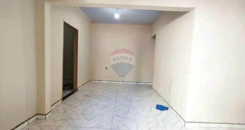 CASA PARA LOCAÇÃO: piso inferior, 02 dormitórios e 01 vaga de garagem