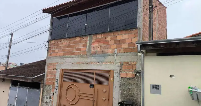 SOBRADO AMPLO EM JACAREÍ - ACEITA TROCA POR SÍTIO E CARRO NA NEGOCIAÇÃO.