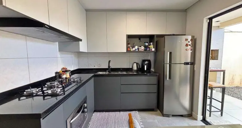 Sobrado para Venda em Joinville, Costa e silva, 2 dormitórios, 2 suítes, 3 banheiros, 1 vaga