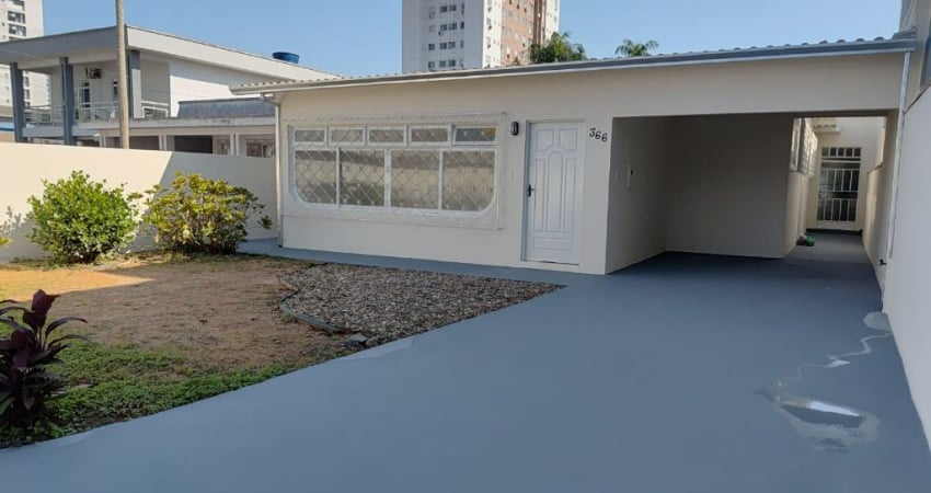 Casa com 3 quartos para alugar na Rua Benjamin Franklin Pereira, 336, São João, Itajaí