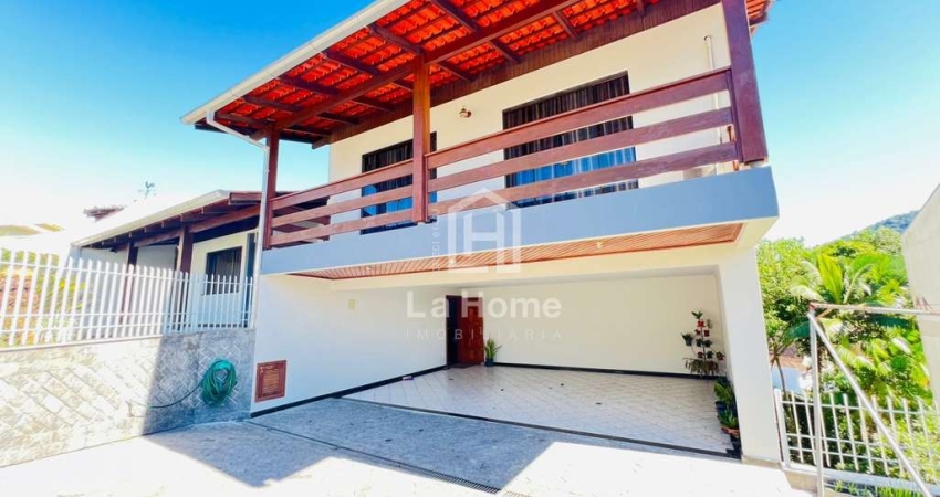 Casa com 4 quartos à venda no Garcia, Blumenau 