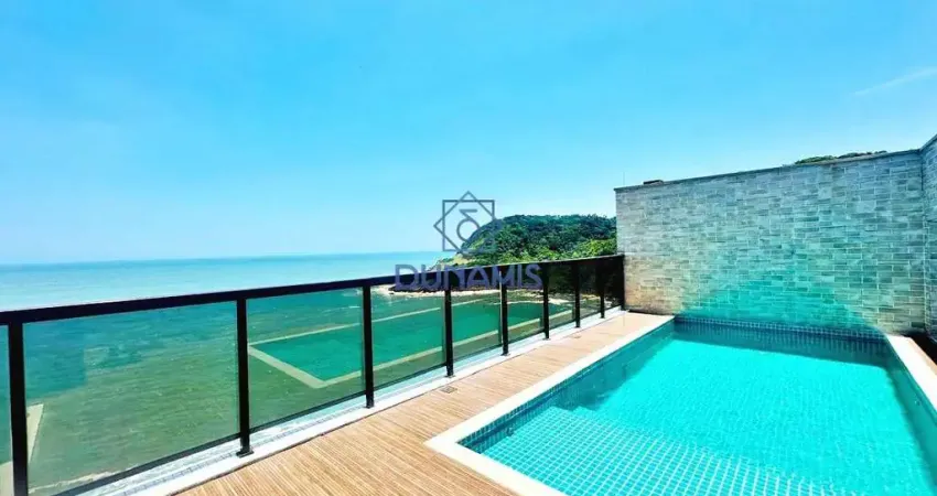 Cobertura duplex decorada para locação anual na praia da enseada região tortugas