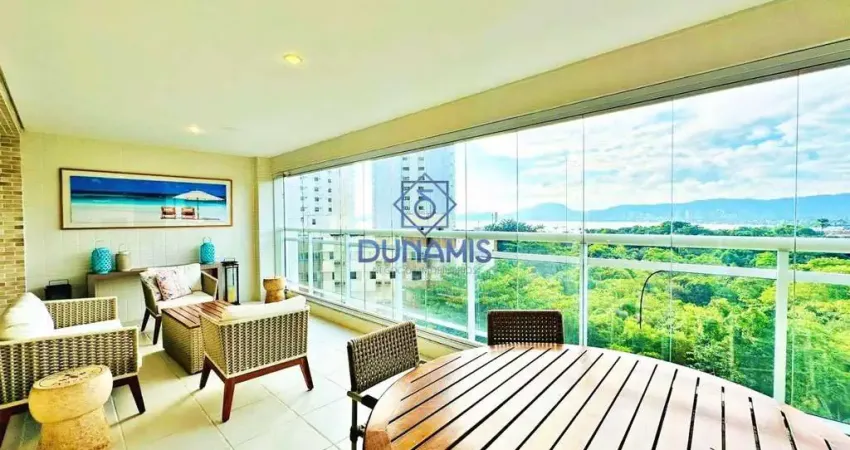 Maravilhoso apartamento na praia da enseada, com uma maravilhosa vista para o mar e montanha.