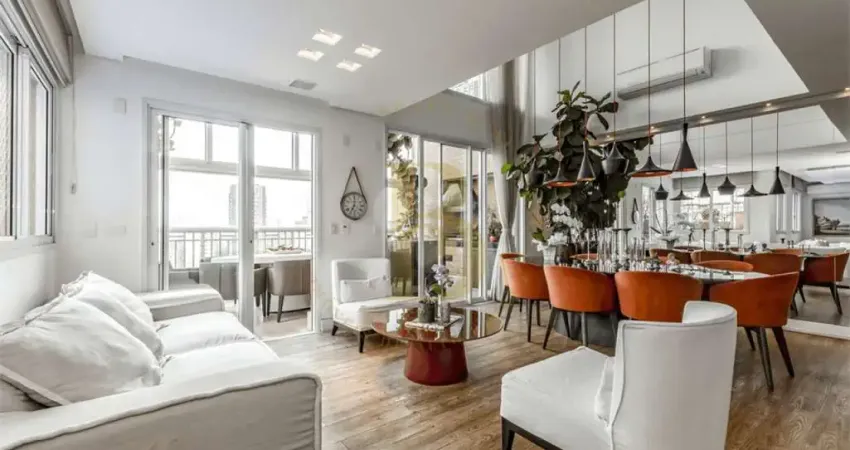 Cobertura com com pé direito duplo, localizada no bairro vila cordeiro.