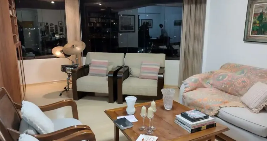 Apartamento com 110 m², 3 quartos sendo 1 suíte à venda no bairro campo belo.