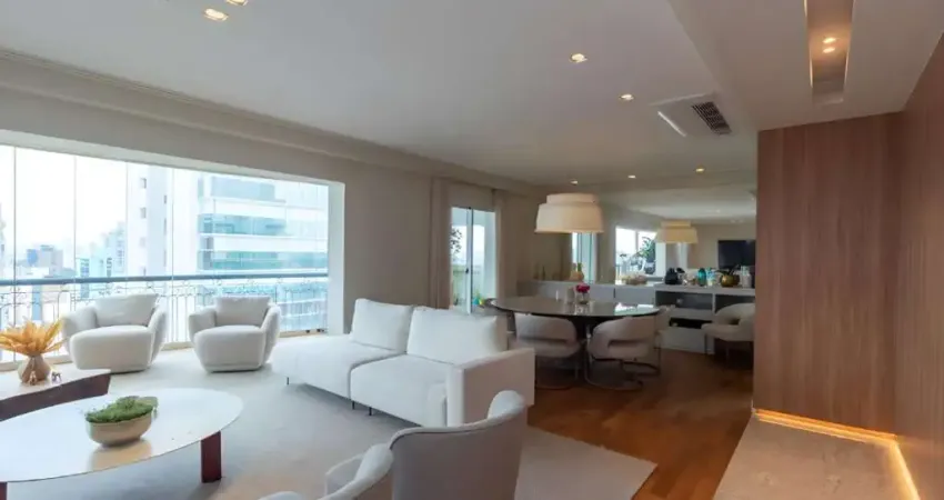 Apartamento com 250 m², 4 quartos sendo 4 suítes e 5 vagas à venda no bairro moema