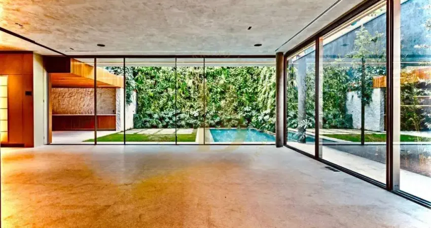 Casa exclusiva á venda de 620m², com 05 suítes, piscina e 04 vagas no jardim américa