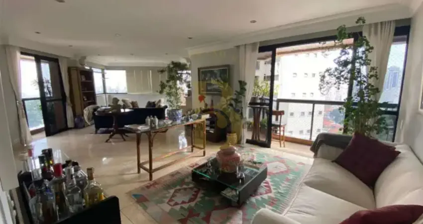Apartamento espaçoso, em andar alto, localizado no paraiso.