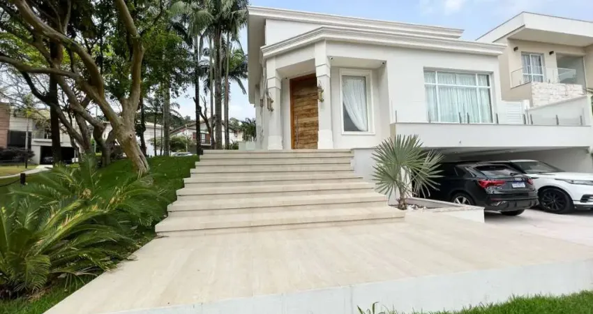 Casa de condomínio com 400 m², 4 quartos sendo 4 suítes à venda no bairro alphaville.