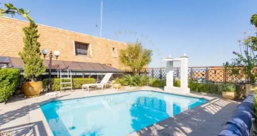 Cobertura com 630 m², 4 quartos sendo 4 suítes à venda no bairro alto da lapa.