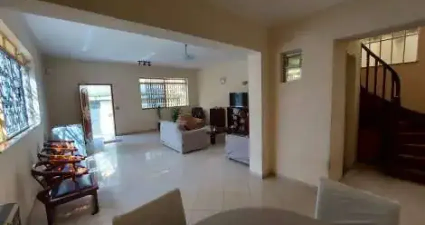 Casa com 300 m², 3 quartos sendo 2 suítes à venda no bairro jardim luzitânia.