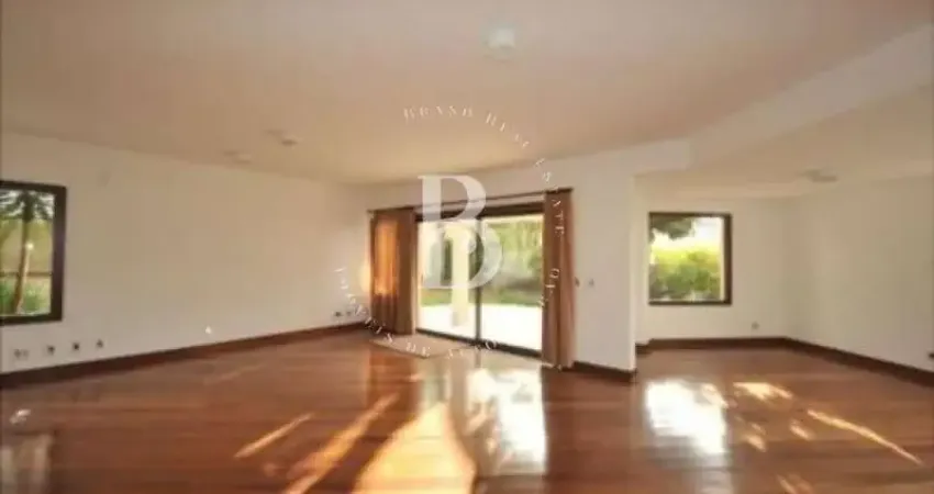 Casa de condomínio moderna e com iluminação privilegiada na chácara flora.