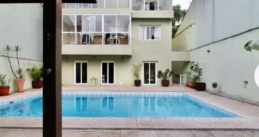 Casa  á venda no alto da boa vista, 5 suítes, 3 vagas, academia, piscina e salão de festas.