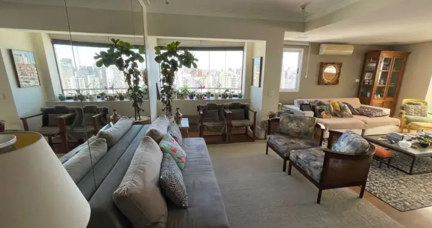 Cobertura triplex à venda, com 210 m², 3 quartos sendo 2 suítes, na Vila Nova Conceição.