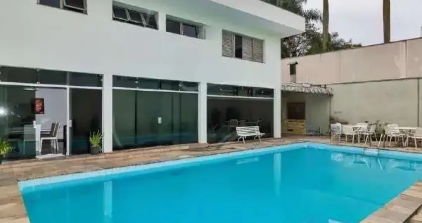 Casa com 447 m², 3 quartos sendo 3 suítes à venda no bairro alto de pinheiros.
