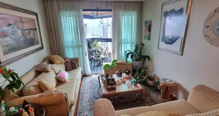 Apartamento à venda com 120 m², 3 dormitórios, 2 vagas e depósito, ao lado do metrô, na praça da árv
