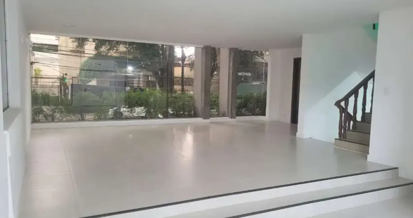 Casa com 4 quartos para alugar na Alameda dos Guaramomis, 332, Moema, São Paulo