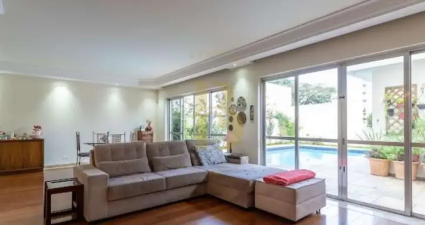 Casa á venda com 363 m², 4 suítes, varanda, na granja julieta.