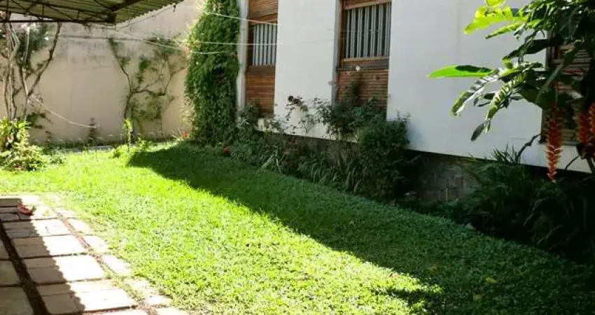 Casa com 306 m² construídos, 4 quartos sendo 1 suíte à venda no bairro alto de pinheiros.