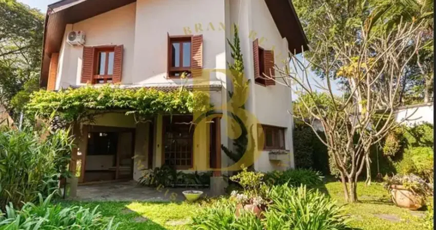 Casa á venda de 294m², com 04 dormitórios e 04 vagas em rua fechada no alto de pinheiros