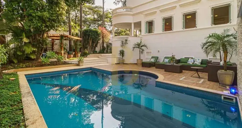 Linda casa com piscina privativa em condomínio fechado, localizado na chácara flora.