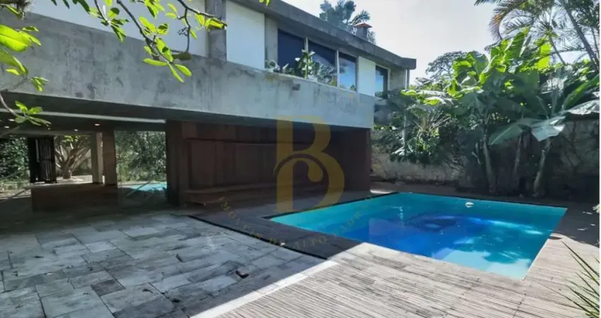 Casa á venda de 420 m², com 03 quartos e 04 vagas no bairro alto de pinheiros.