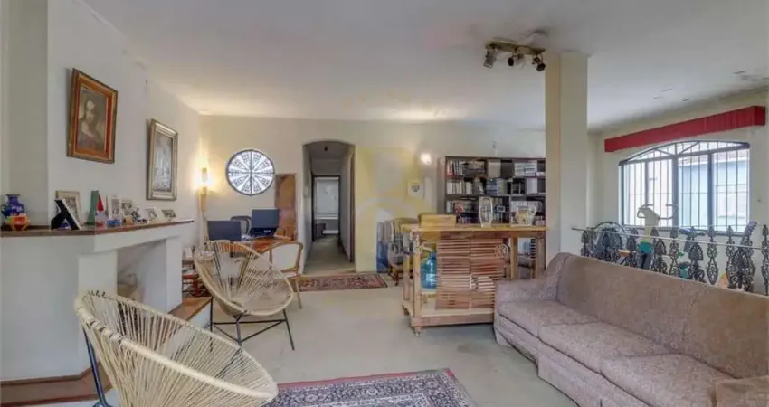 Casa à venda com 329m² - 4 quartos (3 suítes) - 3 vagas - 5 banheiros - alto da boa vista / sp