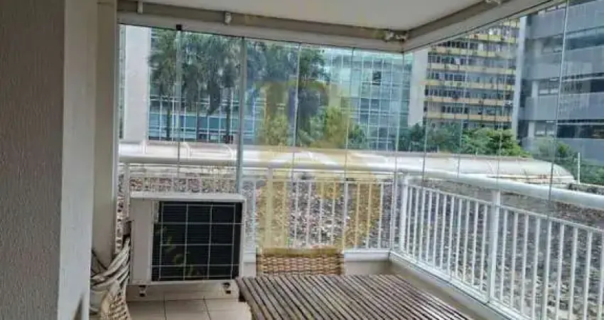 Apartamento mobiliado com 2 dormitórios e varanda no bairro cerqueira césar