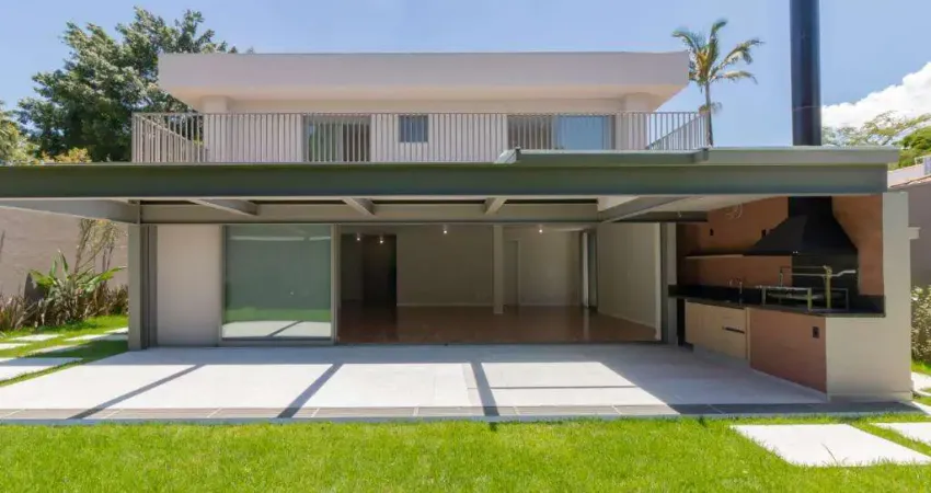 Casa á venda com 371 m²,com 4 suítes e 6 vagas no bairro alto de pinheiros.