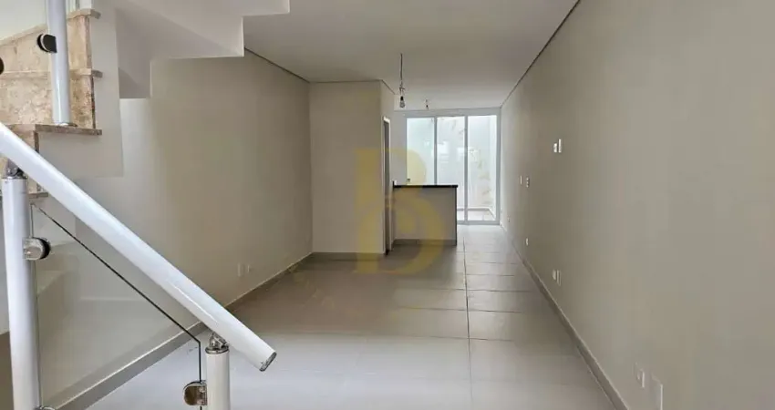 Sobrado com 3 suítes, fino acabamento e localização privilegiada