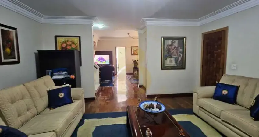 Casa á venda  de 190m²,com 3 dormitórios e 3 vagas no campo grande