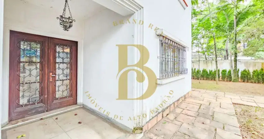 Casa á venda de 550m² construído e 837m² terreno, com 04 suítes e 10 vagas no jardim europa