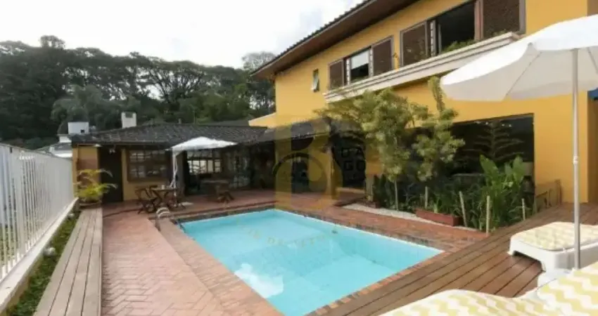 Casa com 600 m², 5 quartos sendo 5 suítes à venda no bairro alto de pinheiros.