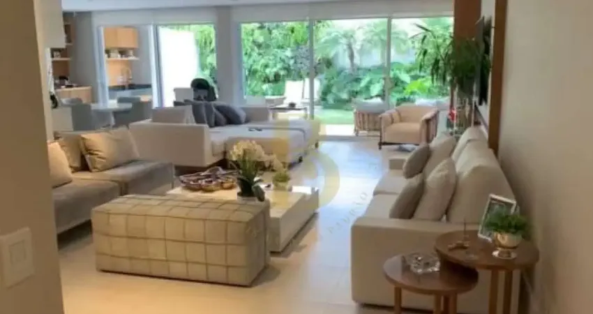 Casa de condomínio sofisticada, localizada no bairro vila cordeiro.