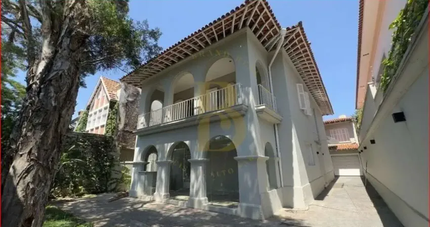 Casa á venda na vila nova conceição, mosernizada, 450m, 4 quartos, 5 vagas.