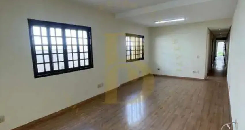 Casa com 200 m², 3 quartos sendo 1 suíte para alugar no bairro vila cordeiro.