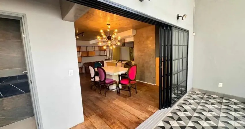 Cobertura reformada á venda de 180m², com 3 quartos e 2 vagas em moema. sp